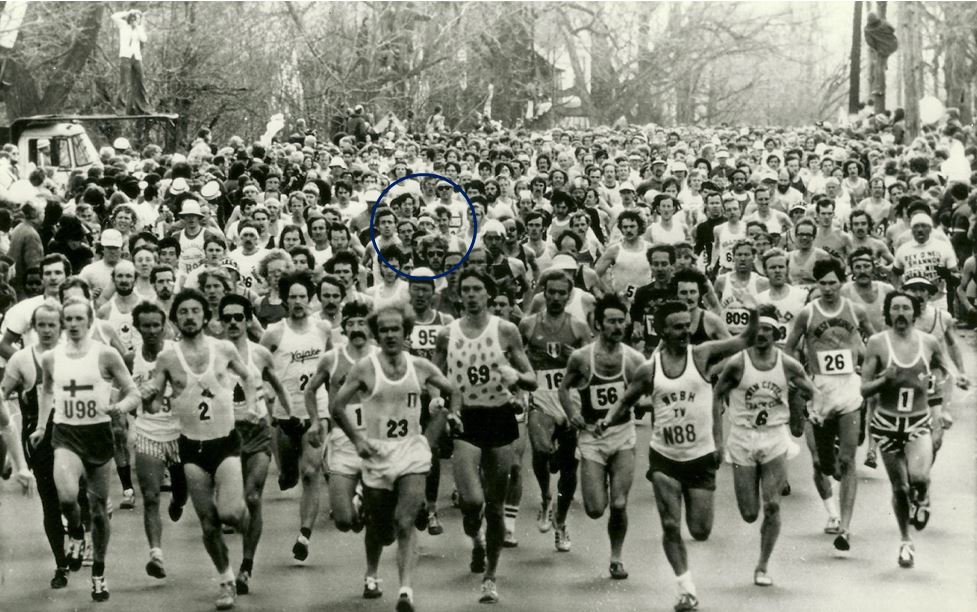 Bill Rodgers circles at start 1975 (2)