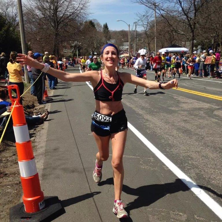 10 long arm boston-marathon-2014-photos-74