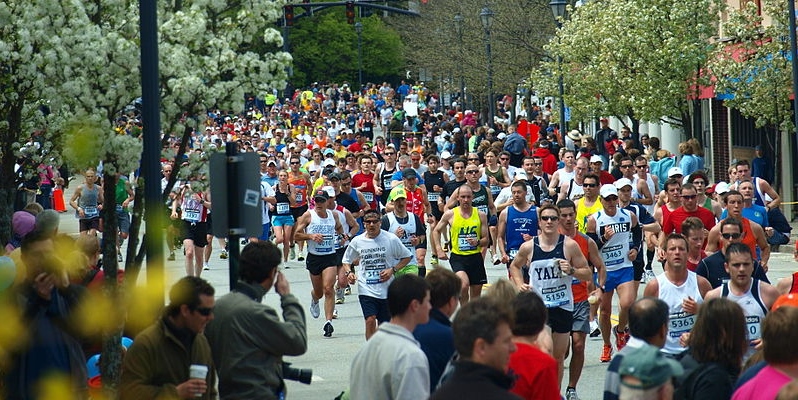 Boston_Marathon_2010_in_Wellesley (2)